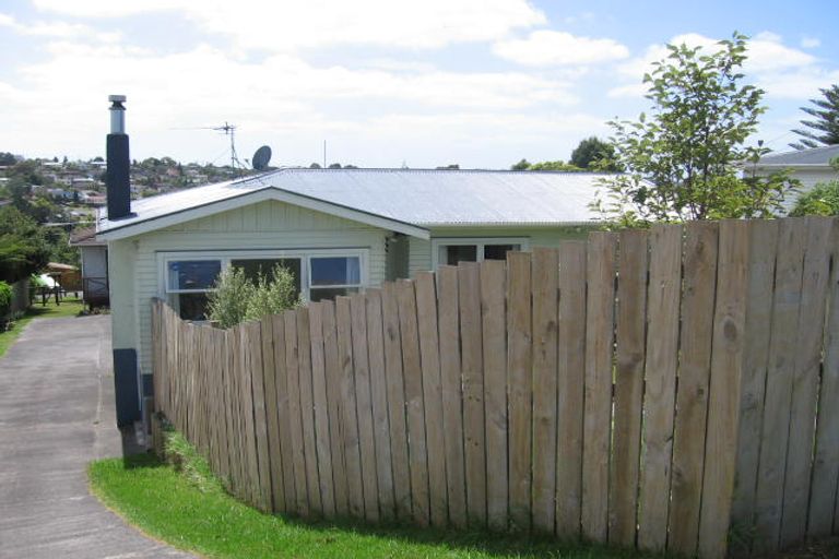 Photo of property in 1/351 Wairau Road, Totara Vale, Auckland, 0629