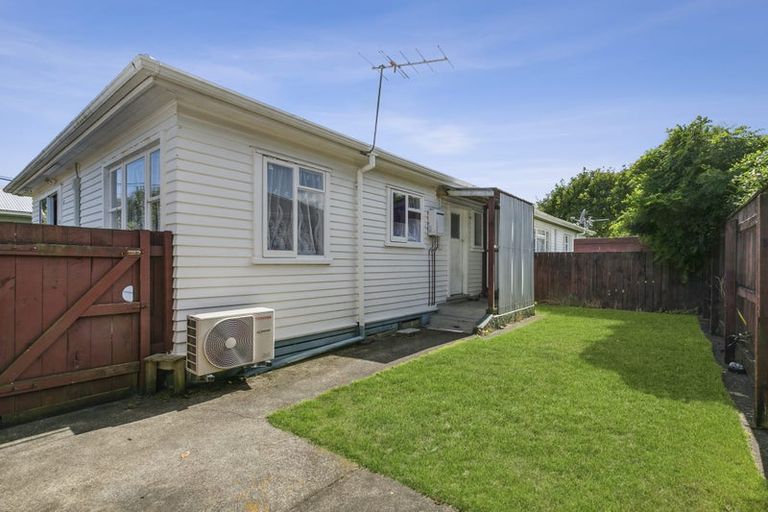 Photo of property in 2/5 Tokomaru Street, Welbourn, New Plymouth, 4312