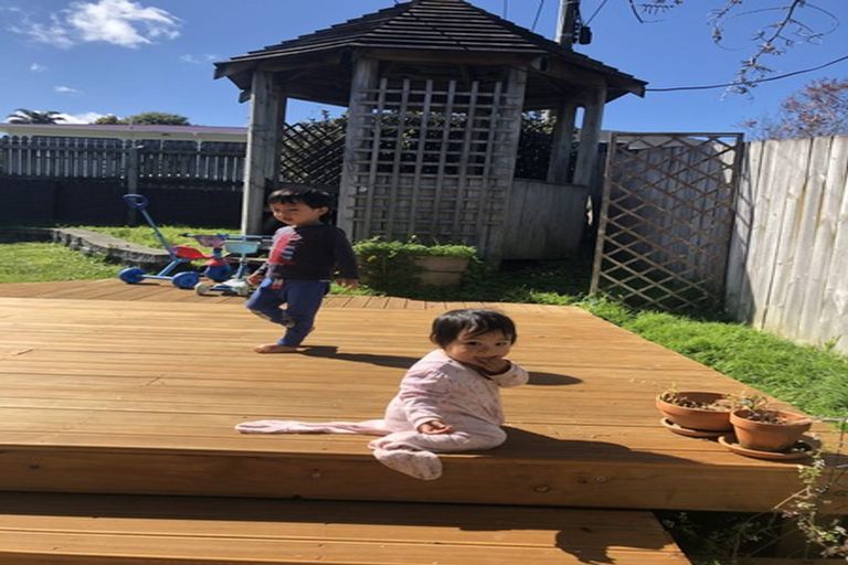 Photo of property in 11 Castaing Crescent, Te Atatu South, Auckland, 0610