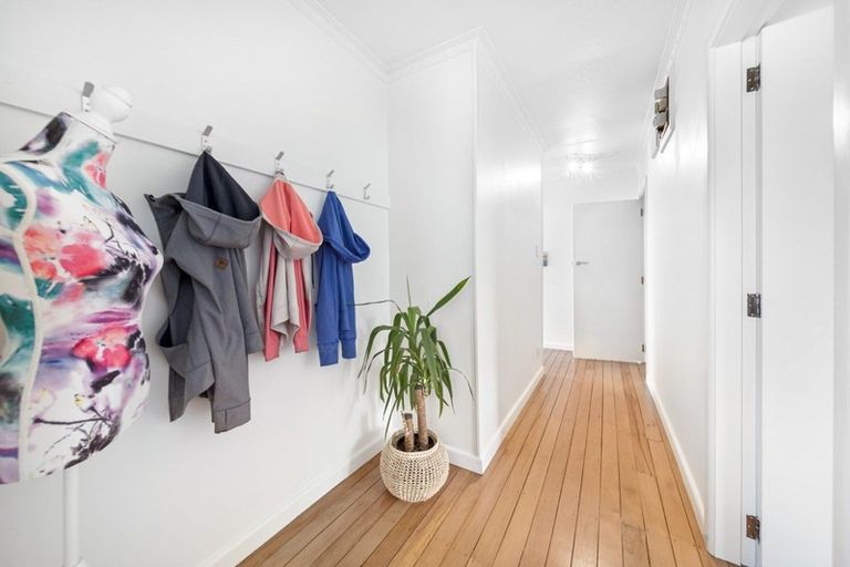 Photo of property in 53 Kent Street, Kingston, Athol, 9793