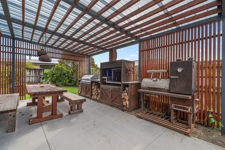 Photo of property in 16 Fairview Place, Te Puke, 3119