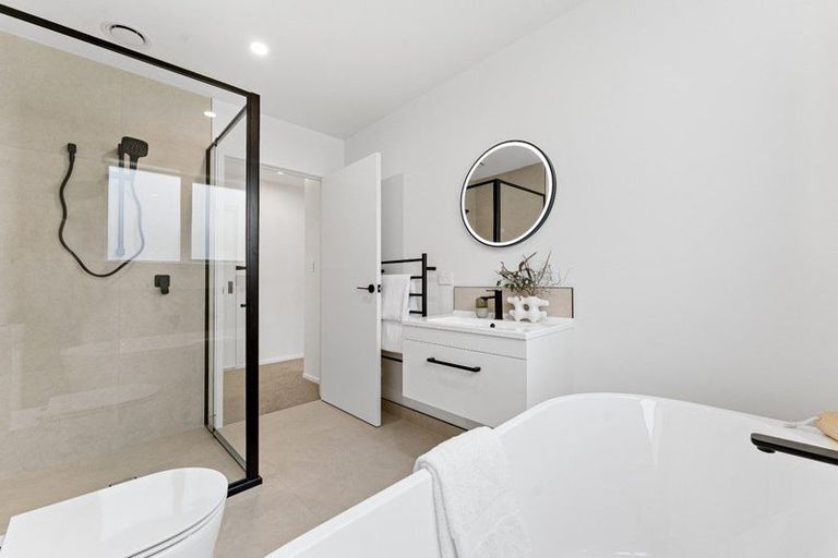 Photo of property in 21 Tahuna Minhinnick Drive, Glenbrook, 2681