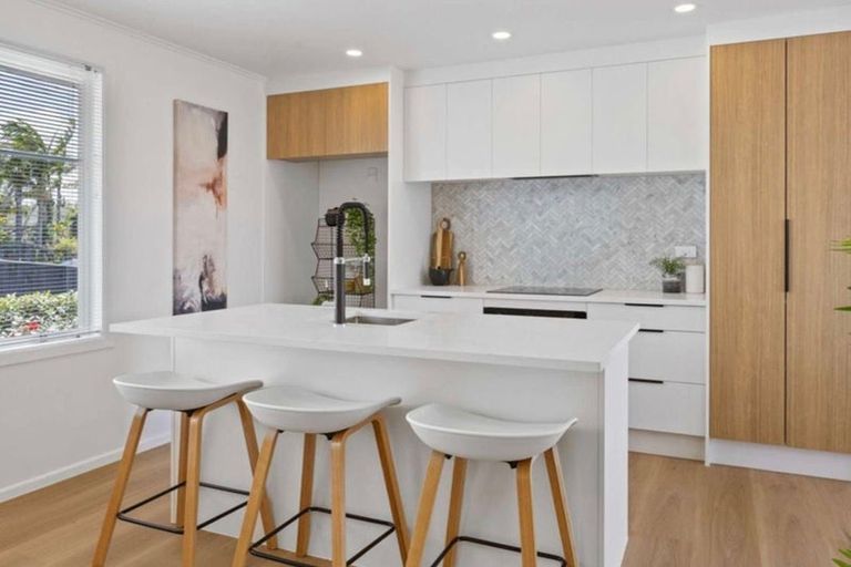 Photo of property in 32 Neil Avenue, Te Atatu Peninsula, Auckland, 0610