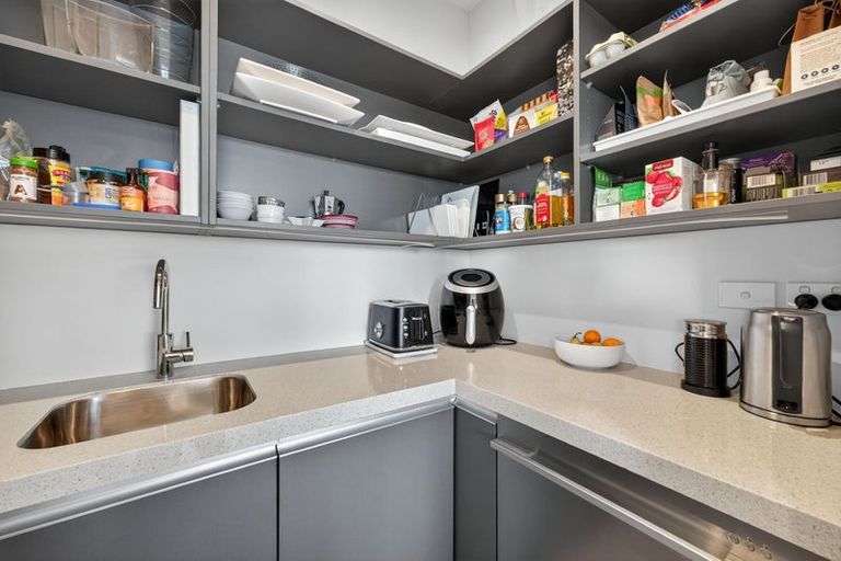 Photo of property in 15 Beechwood Road, Rothesay Bay, Auckland, 0630