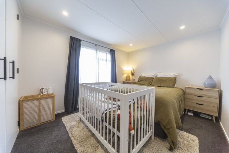 Photo of property in 42 Cascade Crescent, Westbrook, Palmerston North, 4412