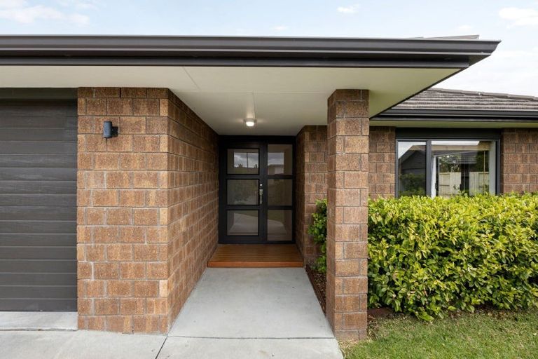 Photo of property in 33 Whitney Place, Rototuna North, Hamilton, 3210