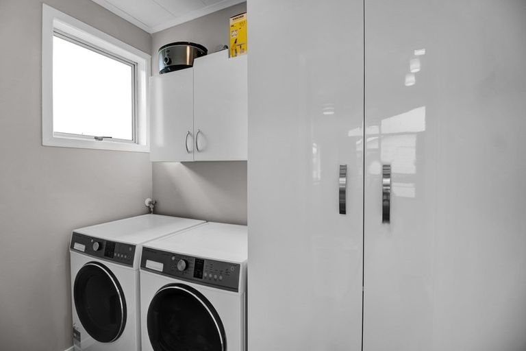 Photo of property in 10 Karaka Street, Inglewood, 4330