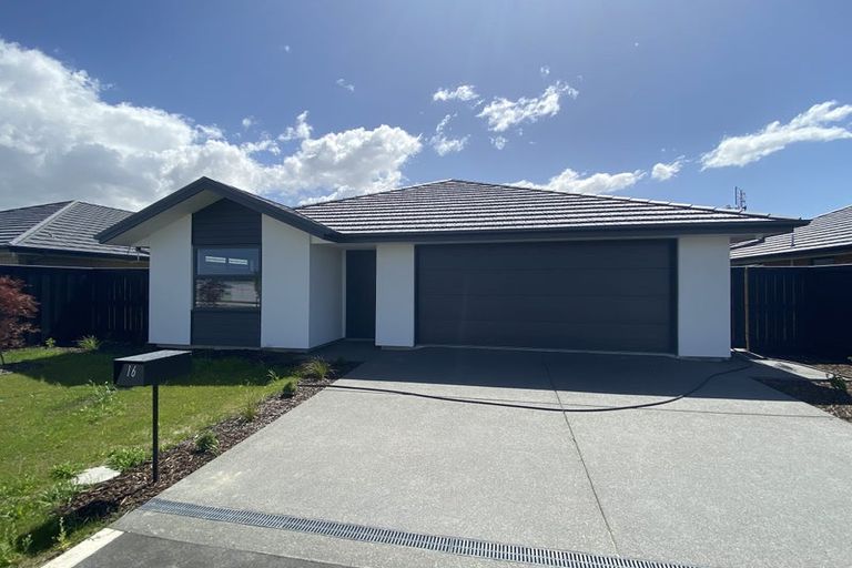 Photo of property in 16 Eileen Way, Rolleston, 7615