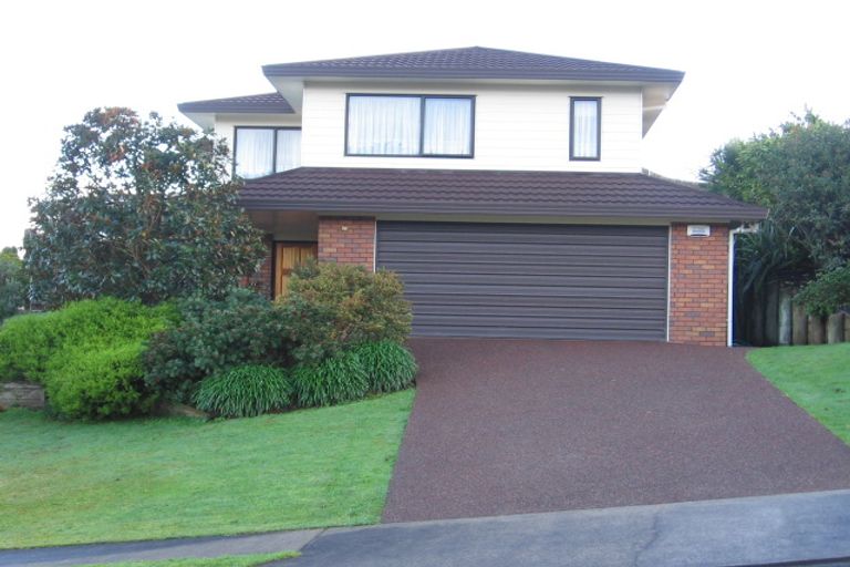 Photo of property in 8 Elsted Place, Goodwood Heights, Auckland, 2105