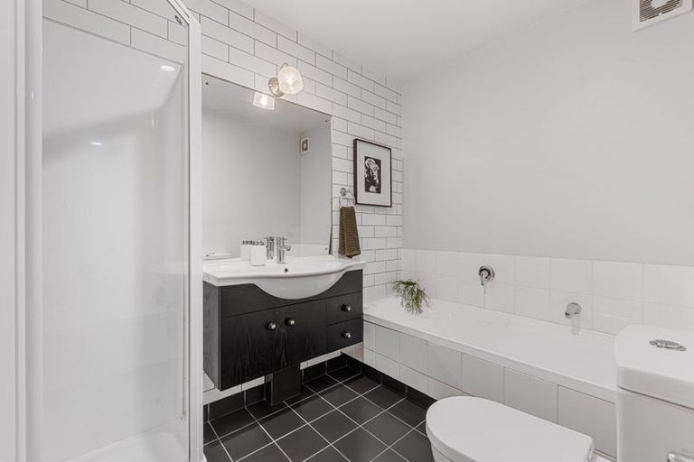 Photo of property in 24 Leneford Drive, East Tamaki, Auckland, 2013