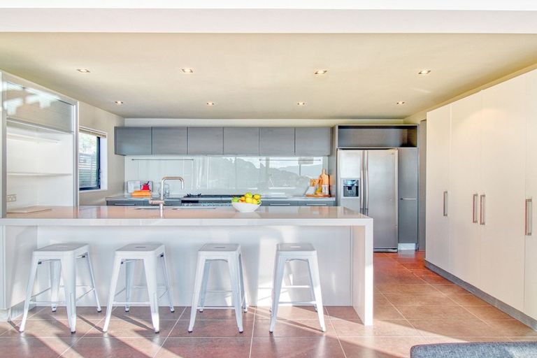 Photo of property in 20 Countess Close, Maupuia, Wellington, 6022