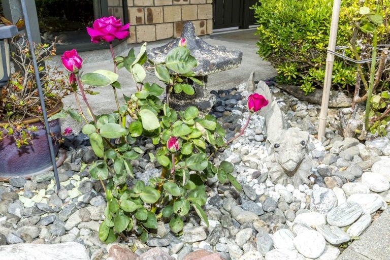 Photo of property in 11a Ormrod Grove, Riverstone Terraces, Upper Hutt, 5018