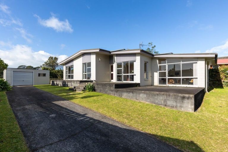 Photo of property in 108 Riversdale Drive, Merrilands, New Plymouth, 4312