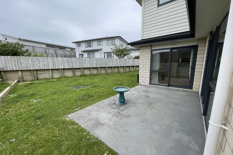 Photo of property in 77 Grenada Drive, Grenada Village, Wellington, 6037