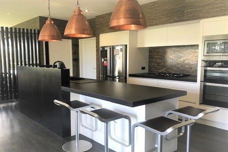 Photo of property in 9a Baring Terrace, Strandon, New Plymouth, 4312