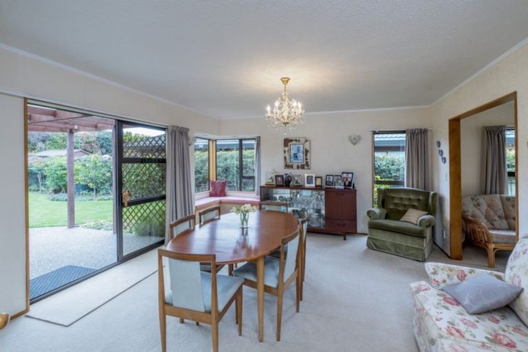 Photo of property in 8 Runanga Grove, Waikanae, 5036