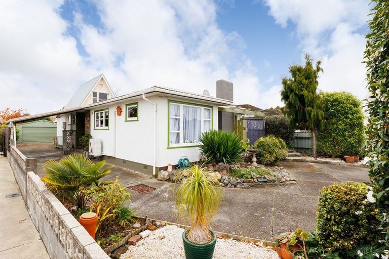 Photo of property in 14 Brightwater Terrace, Terrace End, Palmerston North, 4410