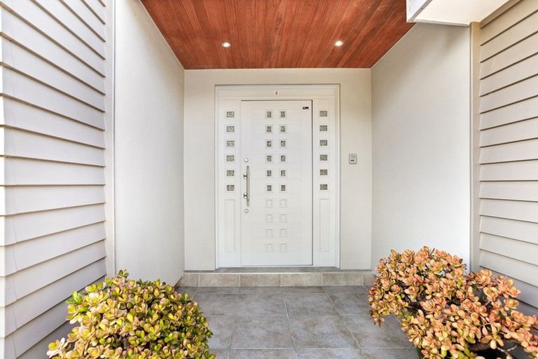 Photo of property in 6 Fernbank Lane, Greenhithe, Auckland, 0632