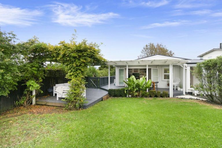 Photo of property in 12 Park Hill Road, Birkenhead, Auckland, 0626
