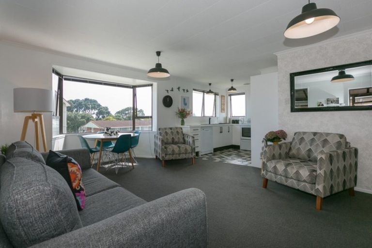 Photo of property in 1/506 Devon Street East, Strandon, New Plymouth, 4312