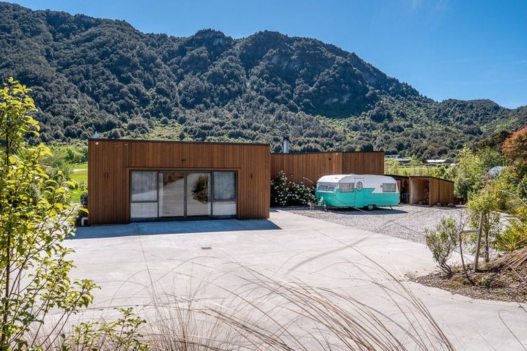 Photo of property in 46 Tui Drive, Mount Creighton, Queenstown, 9371