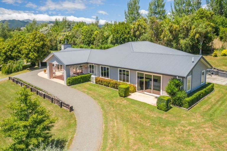 Photo of property in 14 Twin Peaks Grove, Koputaroa, Levin, 5575