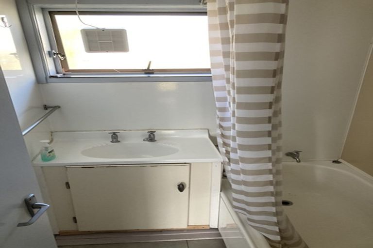 Photo of property in 2/1 Leigh Terrace, Bayview, Auckland, 0629