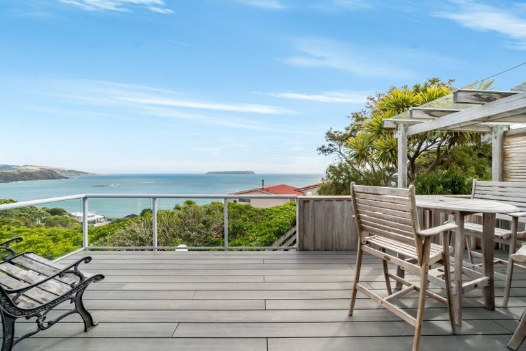 Photo of property in 1 Roys Road, Plimmerton, Porirua, 5026