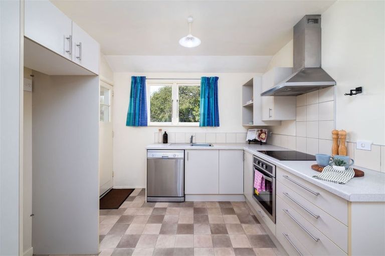 Photo of property in 218 Weston Road, St Albans, Christchurch, 8052