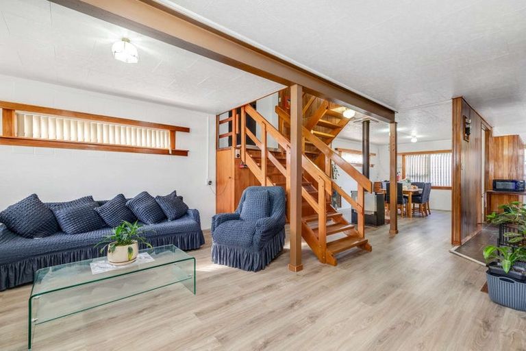 Photo of property in 91 Barrys Road, Glendene, Auckland, 0602