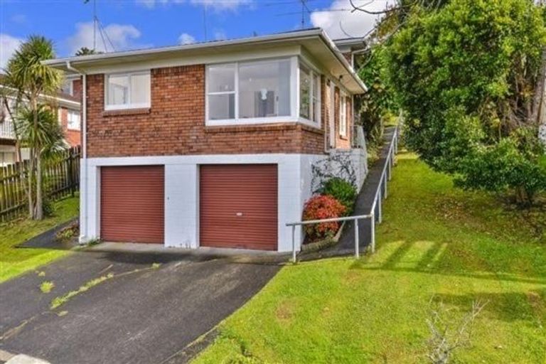 Photo of property in 2/5 Keldale Place, Forrest Hill, Auckland, 0620