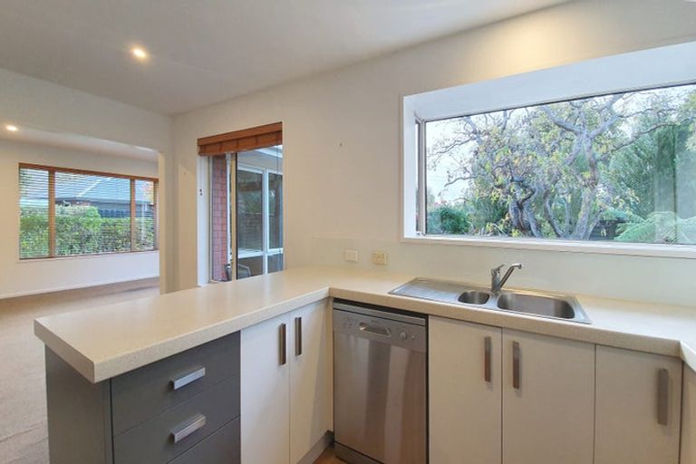 Photo of property in 14 Wendy Place, Heathcote Valley, Christchurch, 8022