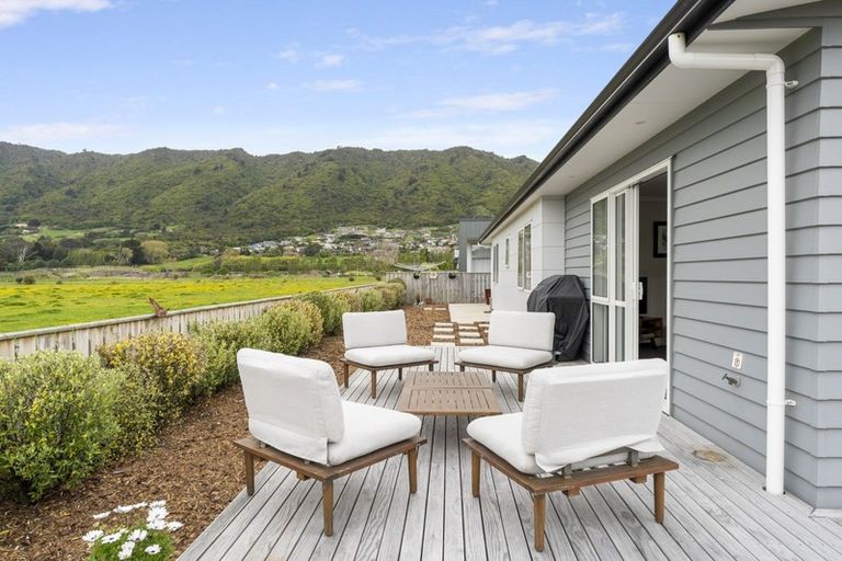 Photo of property in 3 Tapuhikura Street, Waikanae, 5036