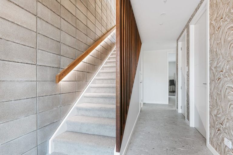 Photo of property in 2/3 Tremaine Avenue, Two Mile Bay, Taupo, 3330