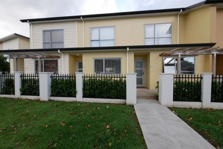 Photo of property in 27/11 Ray Small Drive, Papakura, 2110