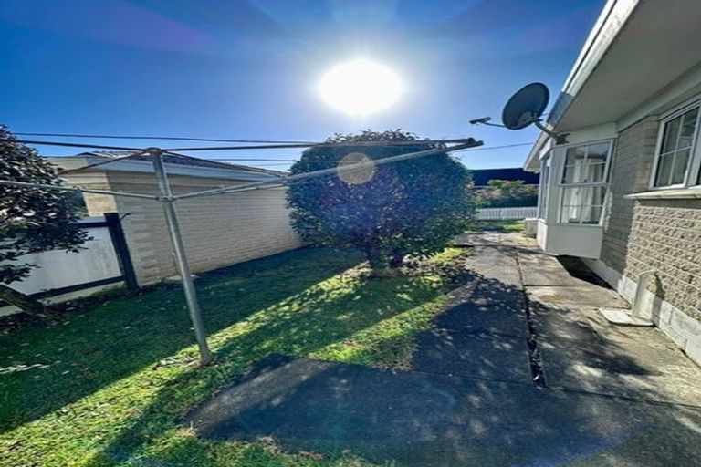 Photo of property in 2/14 Trafalgar Road, Milford, Auckland, 0620