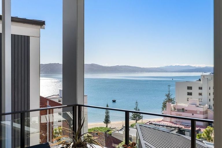 Photo of property in 1/18 Oriental Terrace, Oriental Bay, Wellington, 6011