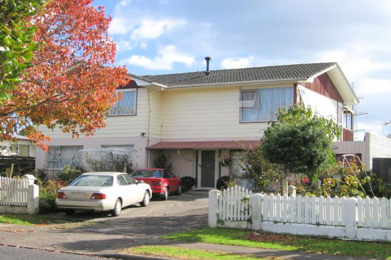 Photo of property in 70 Sikkim Crescent, Clover Park, Auckland, 2019