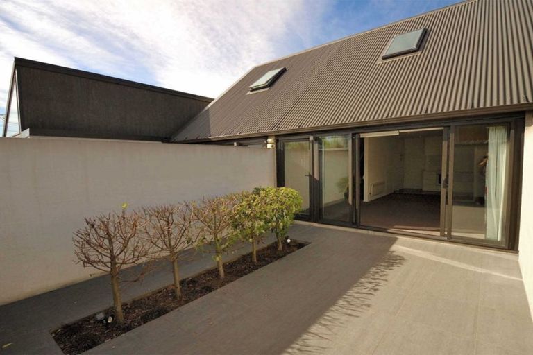 Photo of property in 9/20 North Avon Road, Richmond, Christchurch, 8013