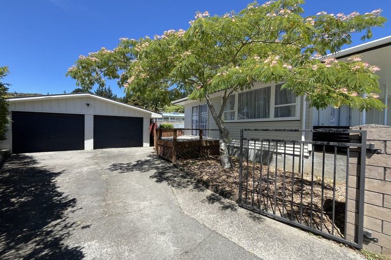 Photo of property in 40 Hillside Drive, Maoribank, Upper Hutt, 5018