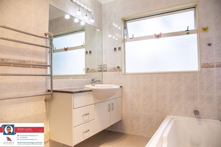 Photo of property in 6 Canary Place, Unsworth Heights, Auckland, 0632