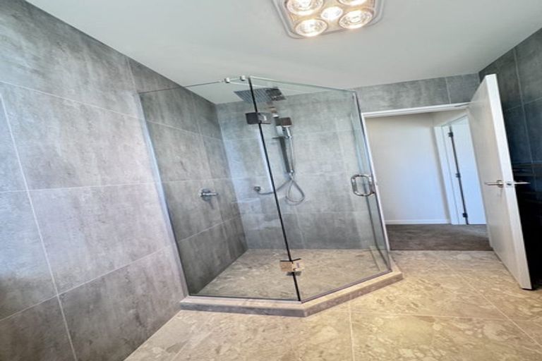 Photo of property in 130 Skulander Crescent, Orewa, 0931