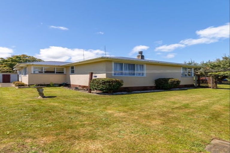 Photo of property in 17 Kairau Road West, Sentry Hill, New Plymouth, 4373