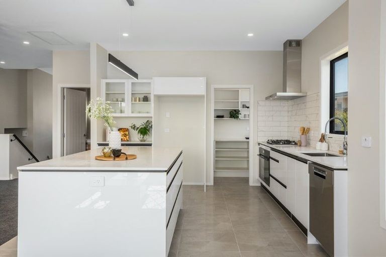 Photo of property in 4 Omaka Place, Aotea, Porirua, 5024