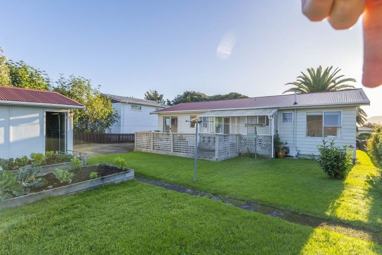 Photo of property in 15 Teoti Street, Paraparaumu Beach, Paraparaumu, 5032