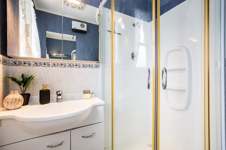 Photo of property in 73 Main Road, Titahi Bay, Porirua, 5022