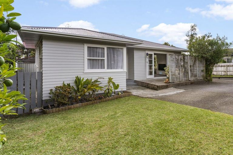 Photo of property in 71 Barrys Road, Glendene, Auckland, 0602