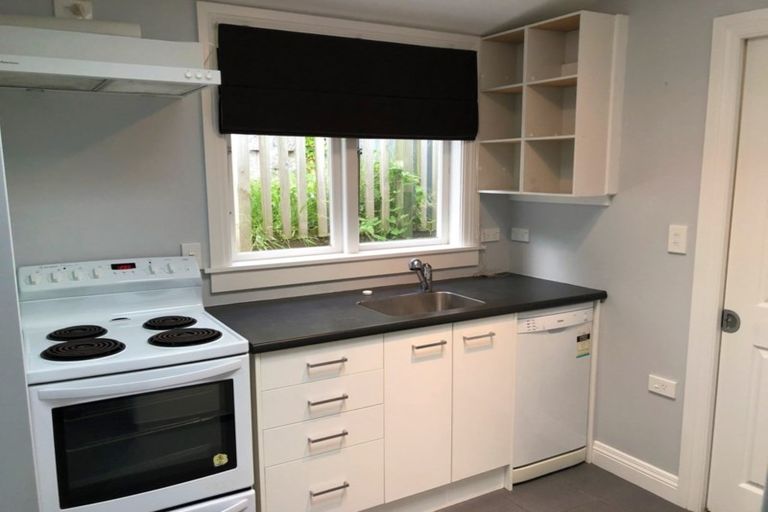 Photo of property in 30b Sutherland Crescent, Melrose, Wellington, 6023