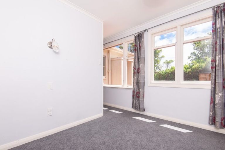 Photo of property in 27 Chesterton Street, Johnsonville, Wellington, 6037