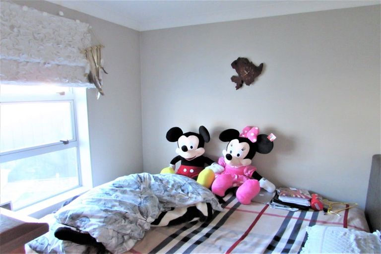 Photo of property in 15 Speldhurst Grove, Stokes Valley, Lower Hutt, 5019